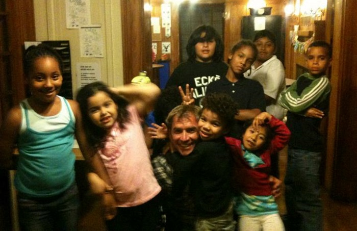 Picture of Roy Moranz volunteering at an emergency transitional home for families.org.